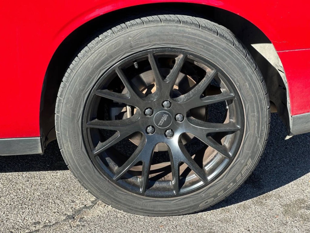 2015 Dodge Challenger Image 19