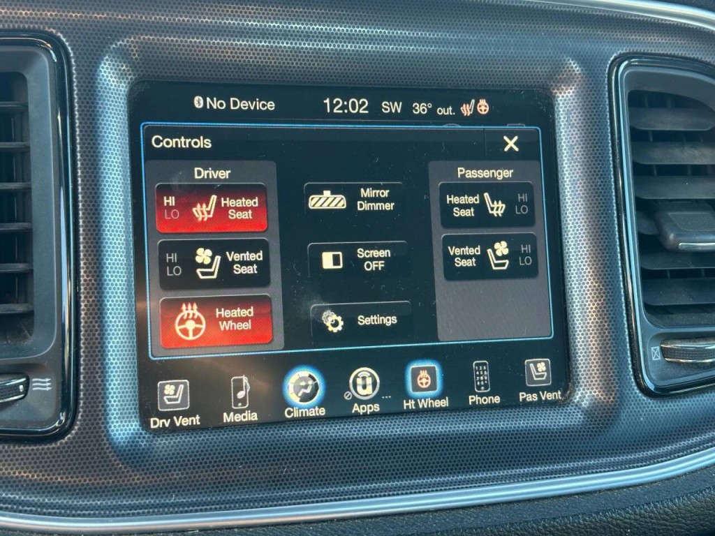 2015 Dodge Challenger Image 31