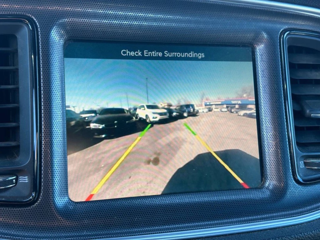 2015 Dodge Challenger Image 32