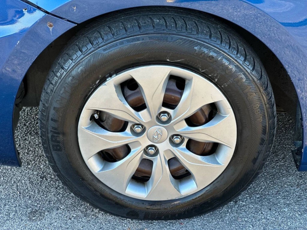 2015 Hyundai Accent Image 26