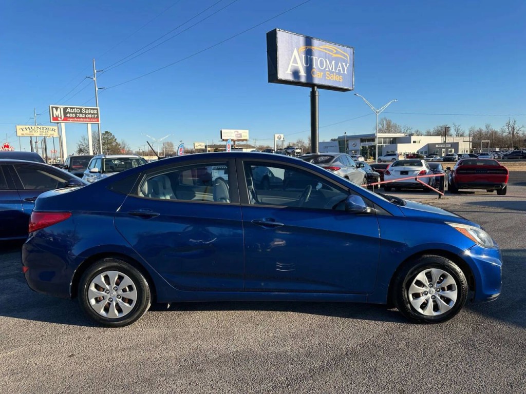 2015 Hyundai Accent Image 30