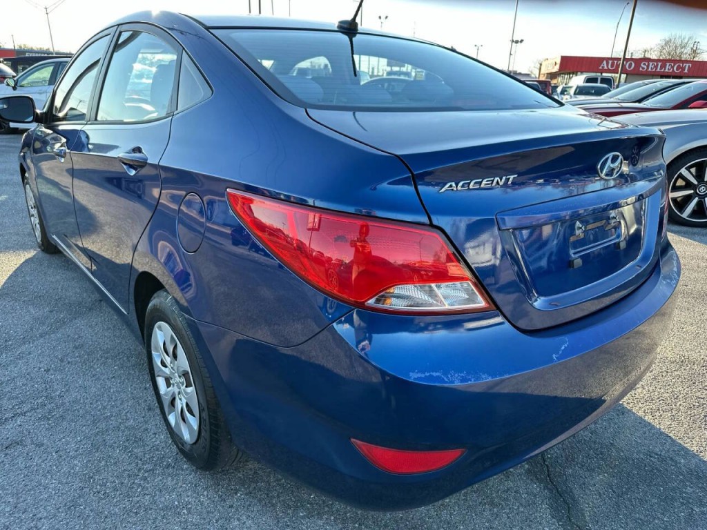 2015 Hyundai Accent Image 33