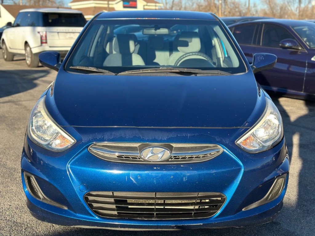 2015 Hyundai Accent Image 3