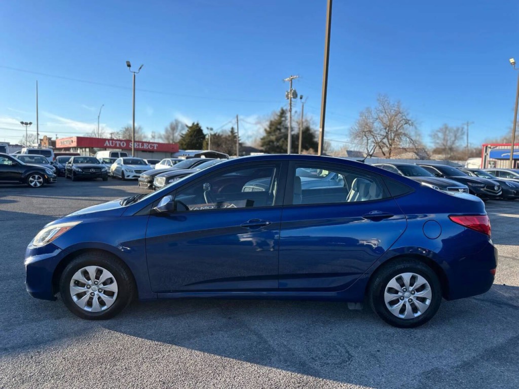 2015 Hyundai Accent Image 9