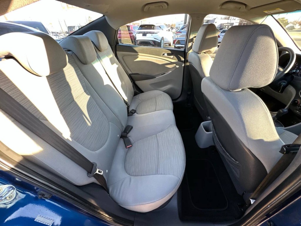2015 Hyundai Accent Image 14