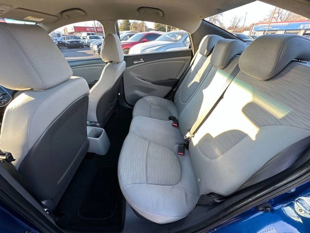 2015 Hyundai Accent Image 17