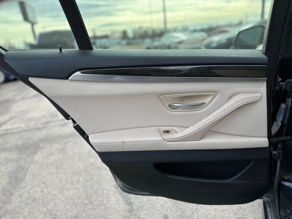 2012 BMW 5 Series Image 21