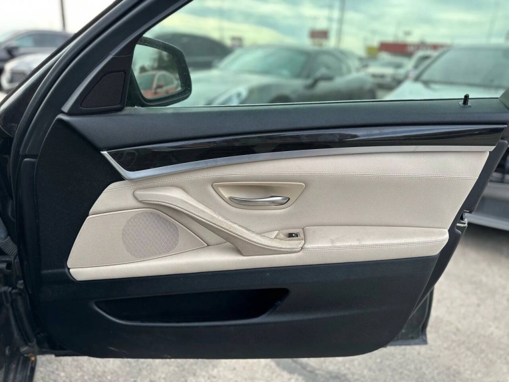 2012 BMW 5 Series Image 22