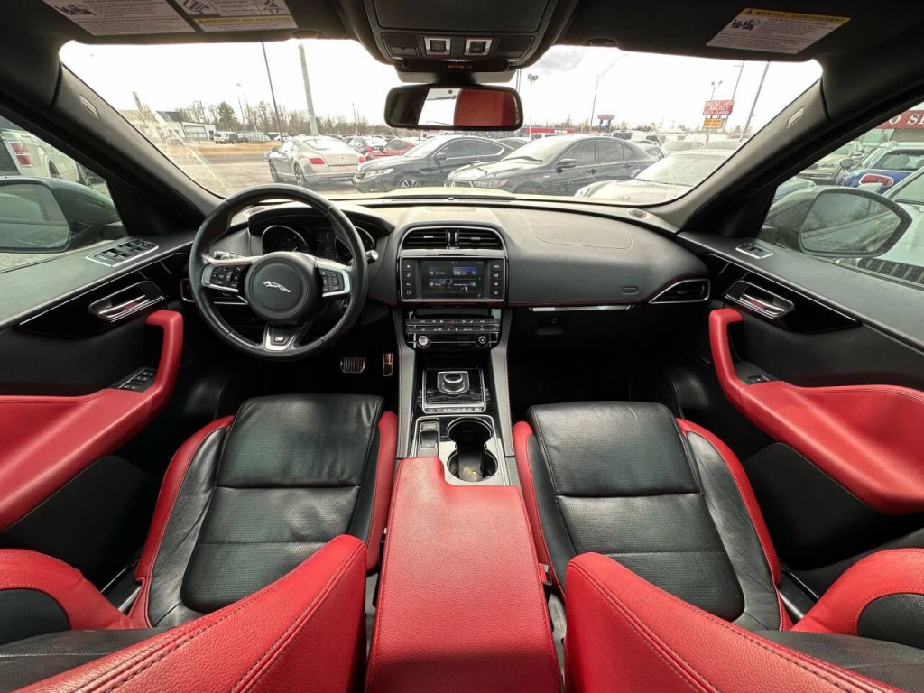 2017 Jaguar F-PACE Image 2