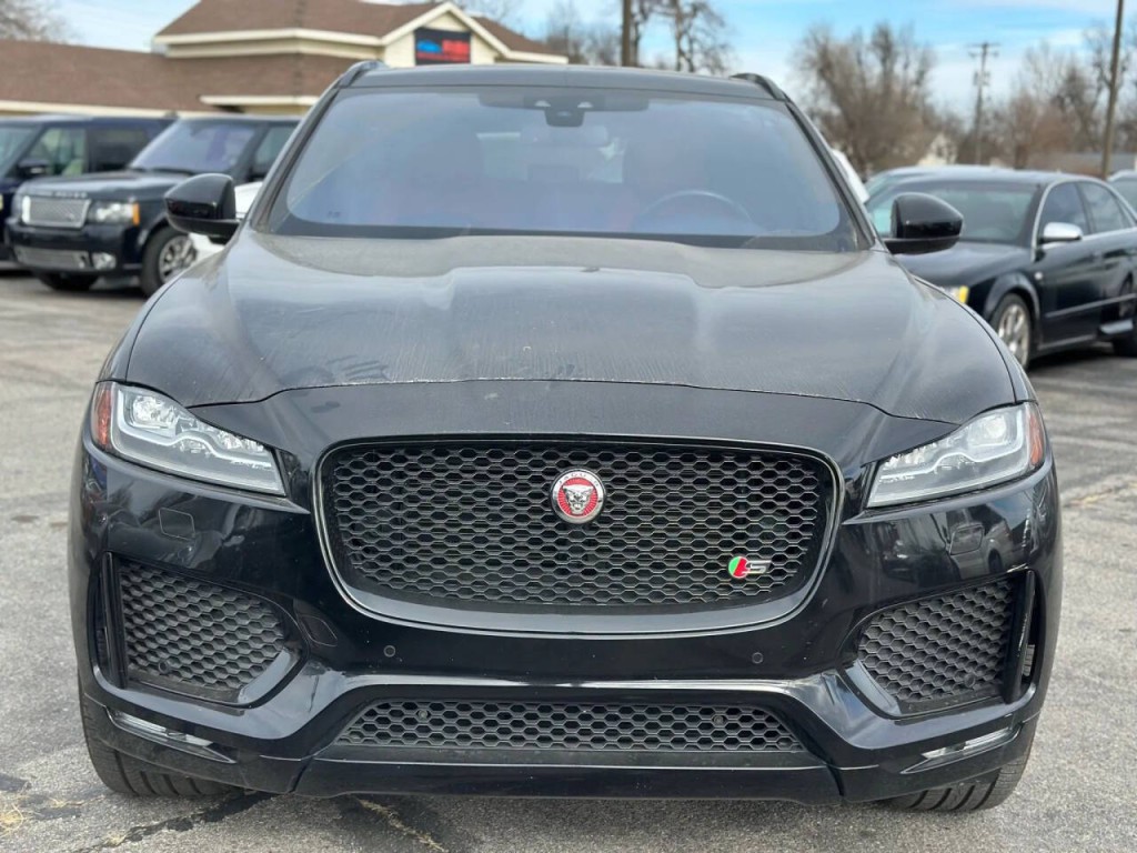 2017 Jaguar F-PACE Image 3
