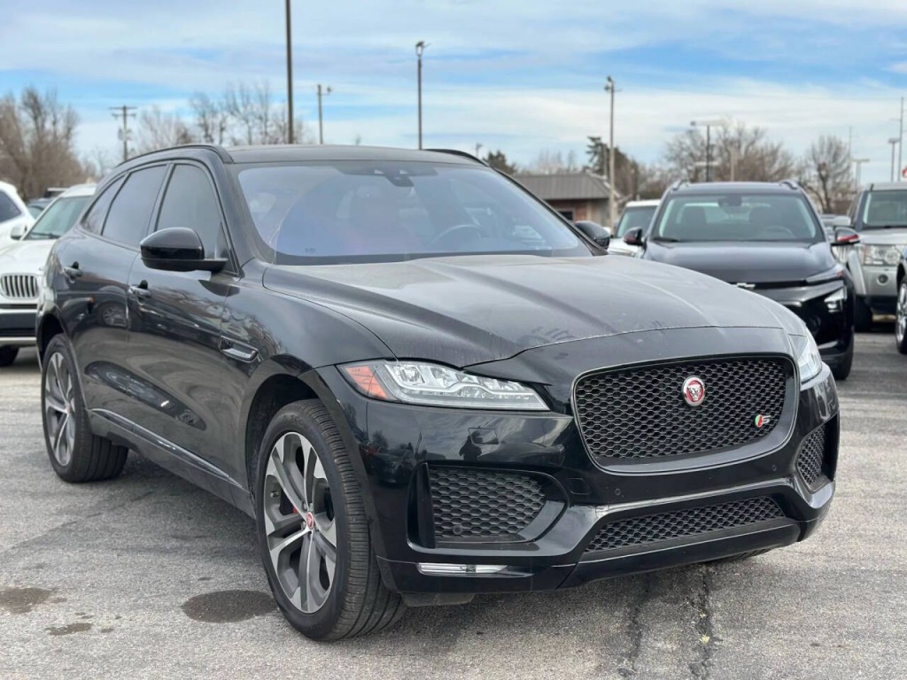 2017 Jaguar F-PACE Image 4
