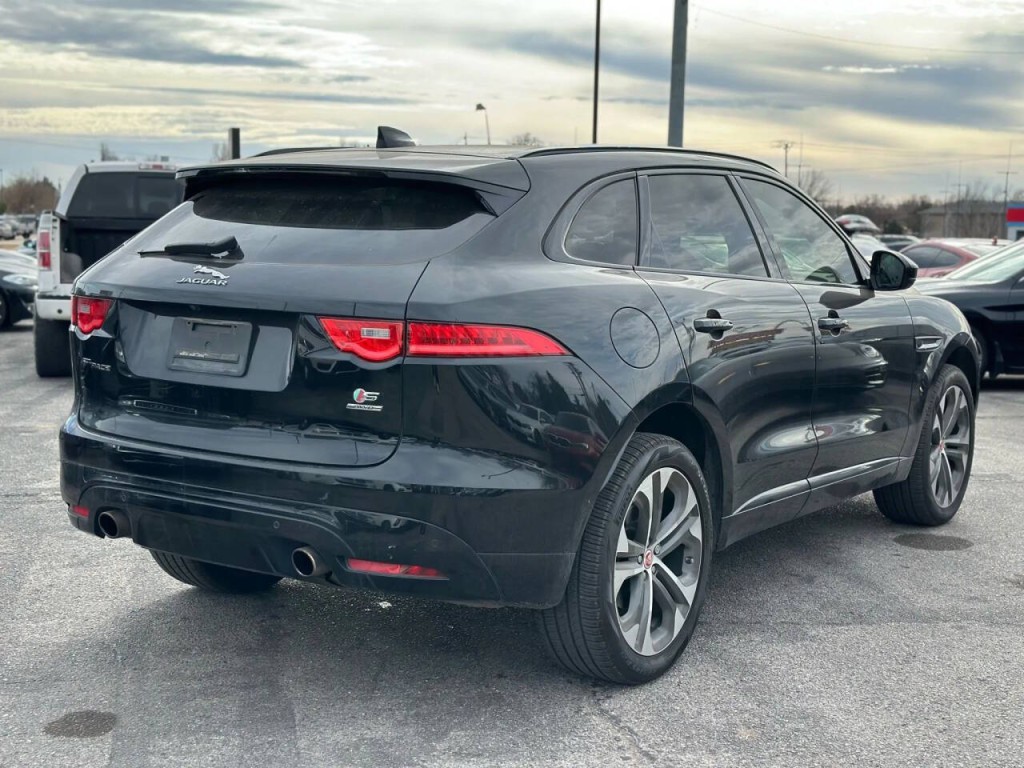 2017 Jaguar F-PACE Image 6