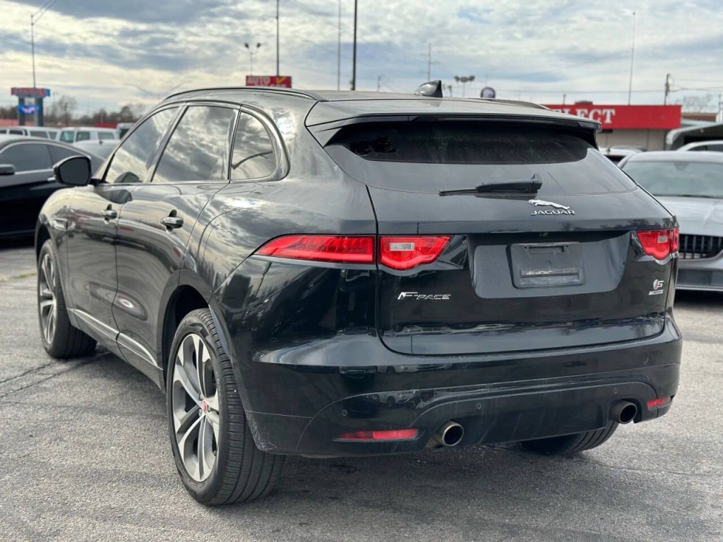 2017 Jaguar F-PACE Image 8