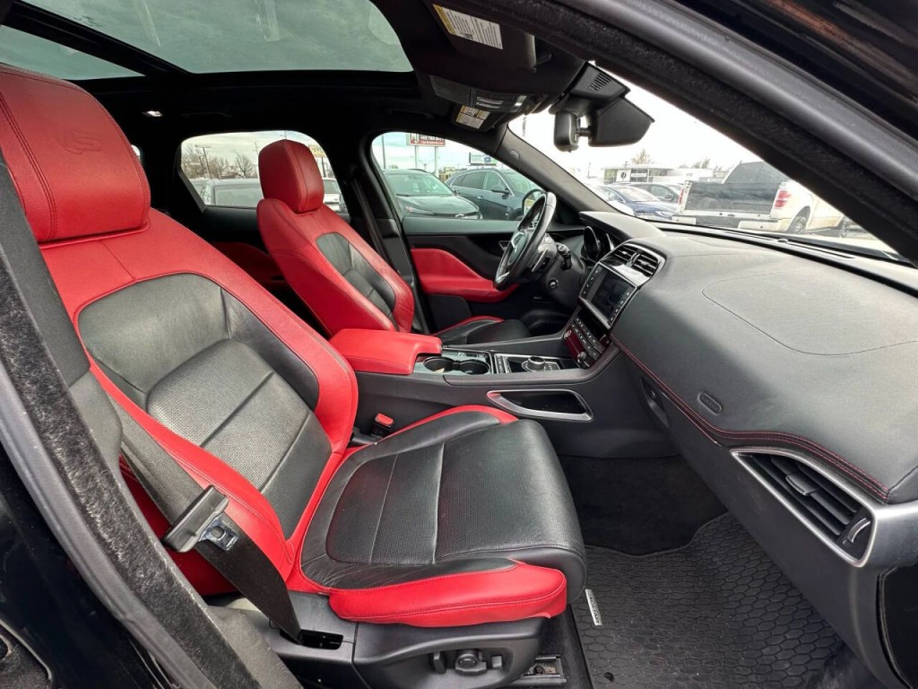 2017 Jaguar F-PACE Image 13