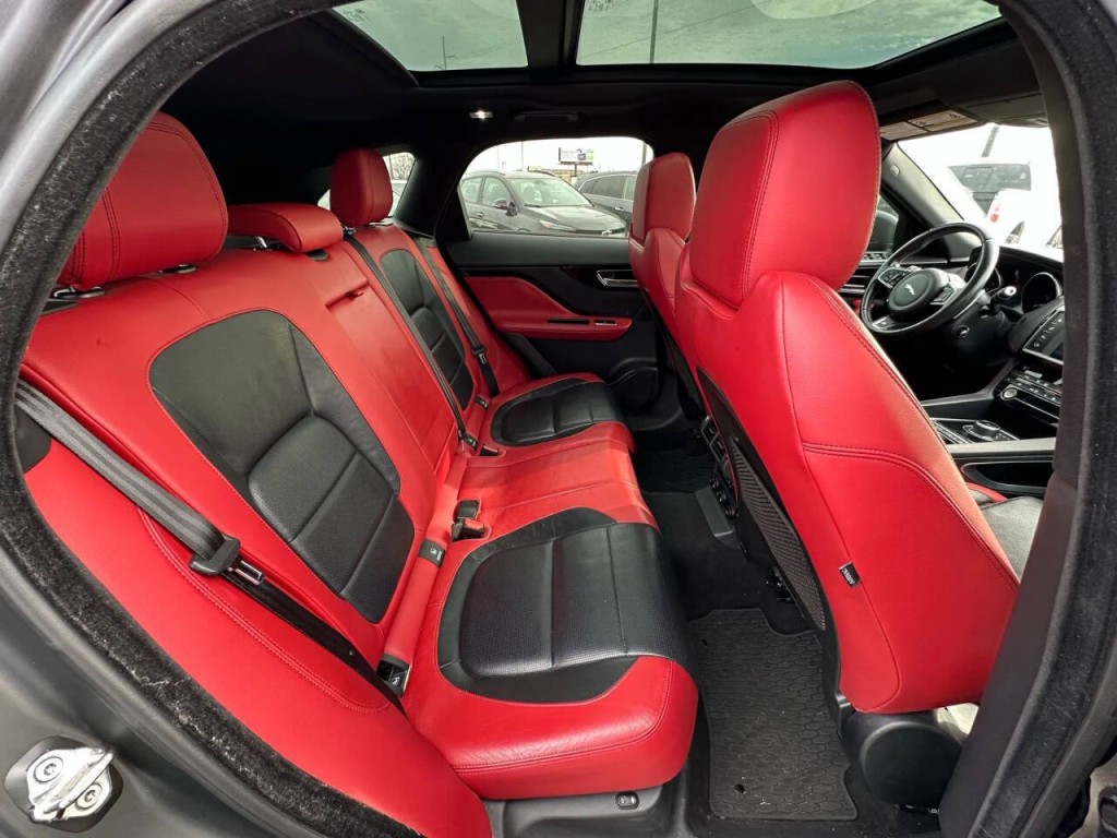 2017 Jaguar F-PACE Image 14