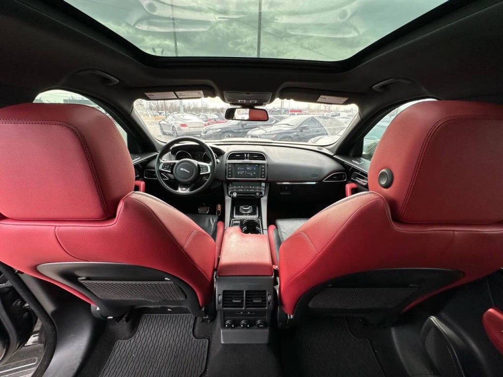 2017 Jaguar F-PACE Image 15