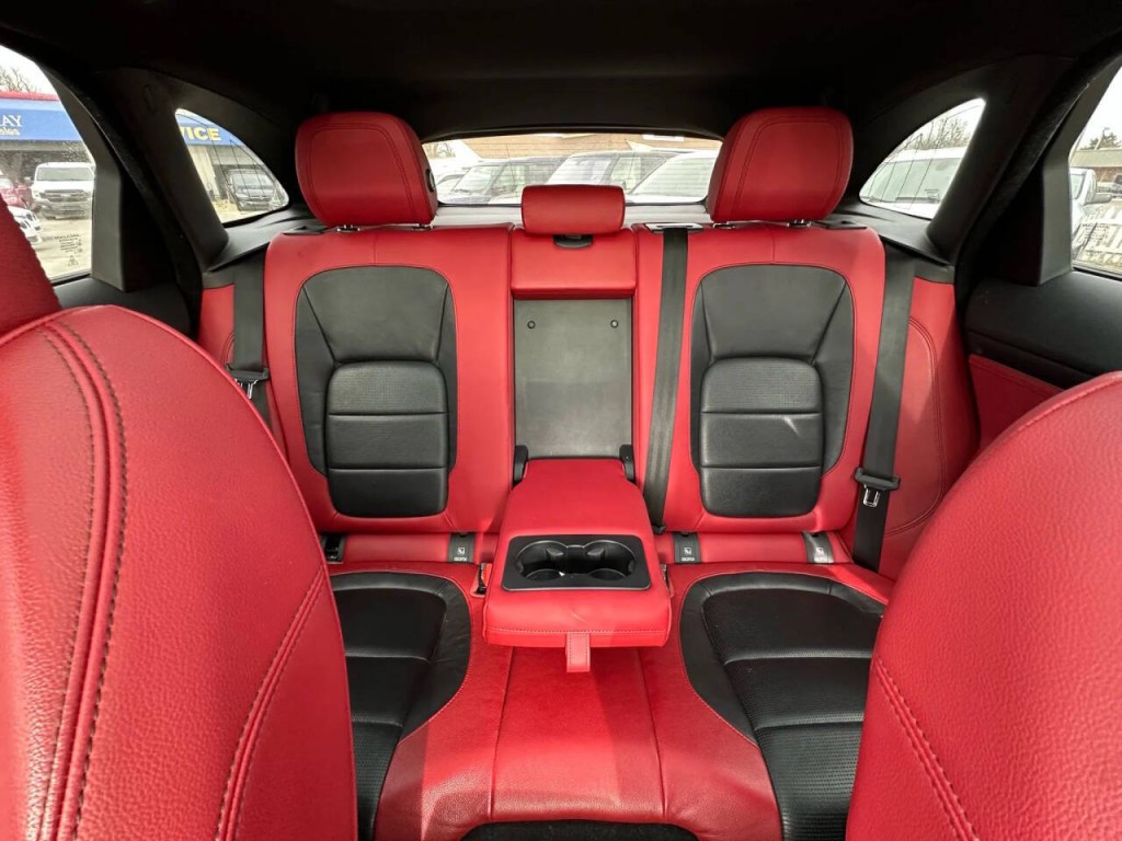 2017 Jaguar F-PACE Image 16