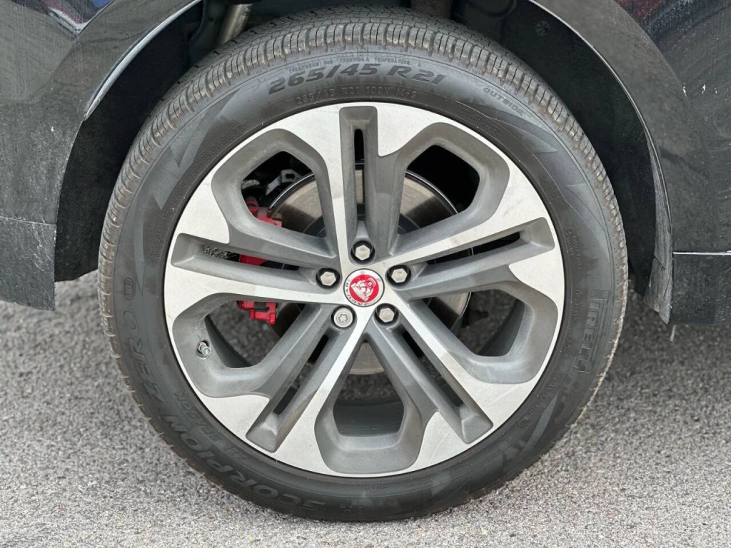 2017 Jaguar F-PACE Image 24