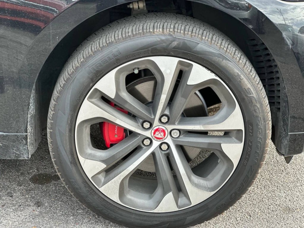 2017 Jaguar F-PACE Image 25