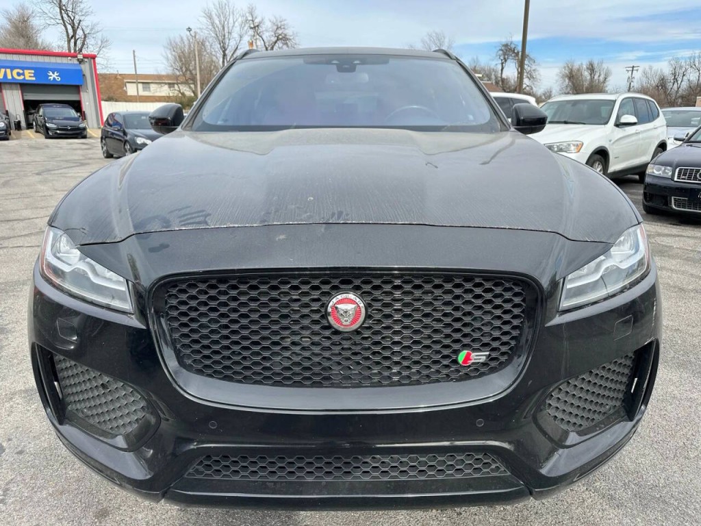2017 Jaguar F-PACE Image 27