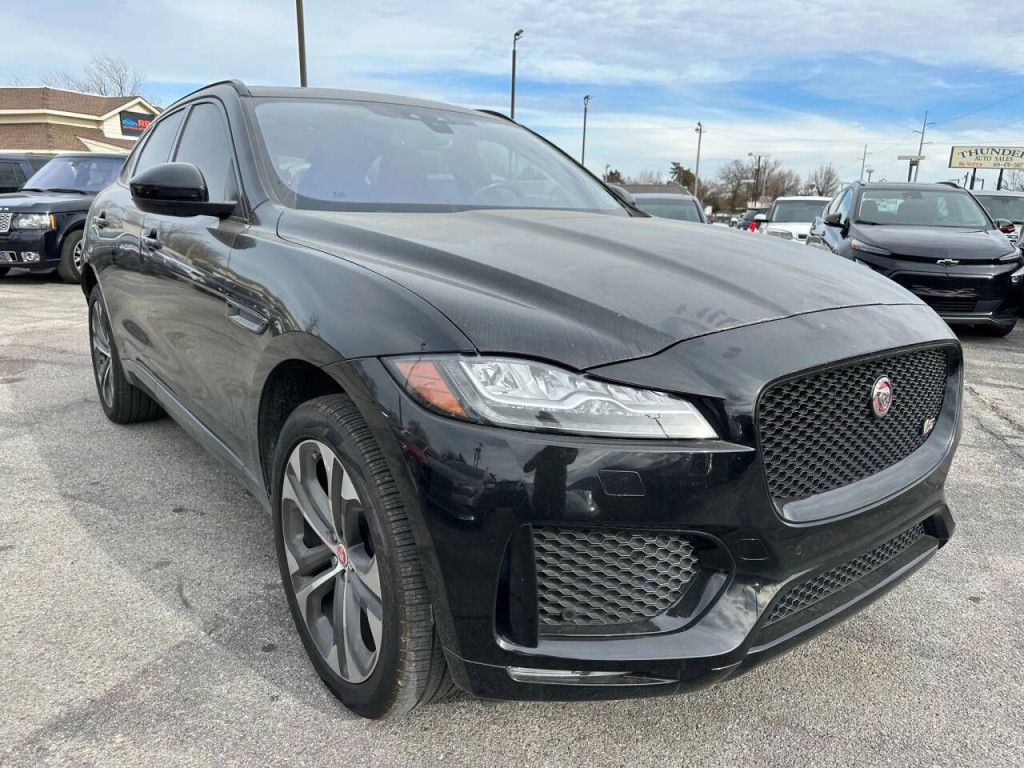 2017 Jaguar F-PACE Image 28