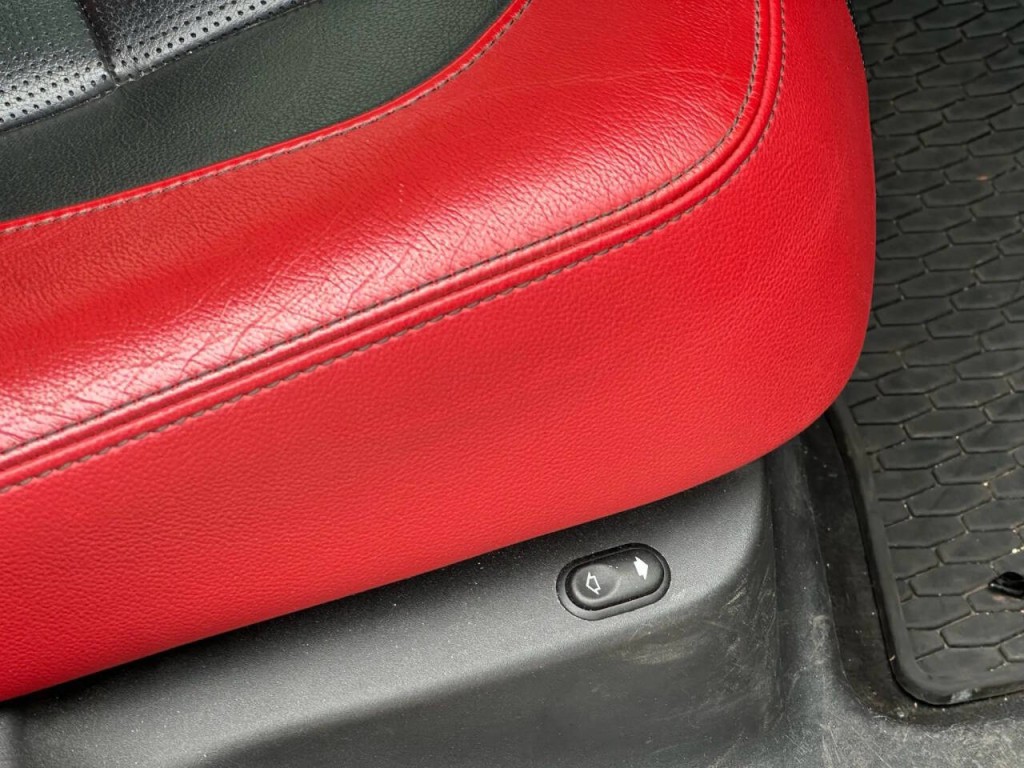 2017 Jaguar F-PACE Image 34