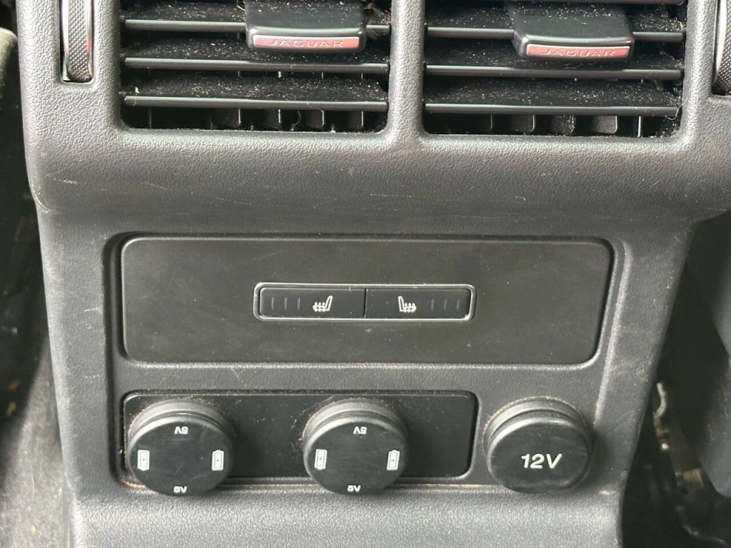 2017 Jaguar F-PACE Image 37