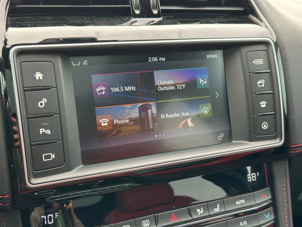 2017 Jaguar F-PACE Image 41