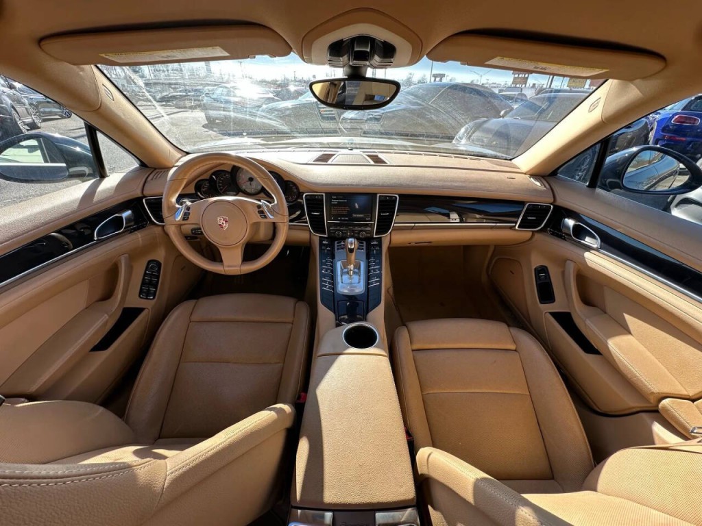 2010 Porsche Panamera Image 2