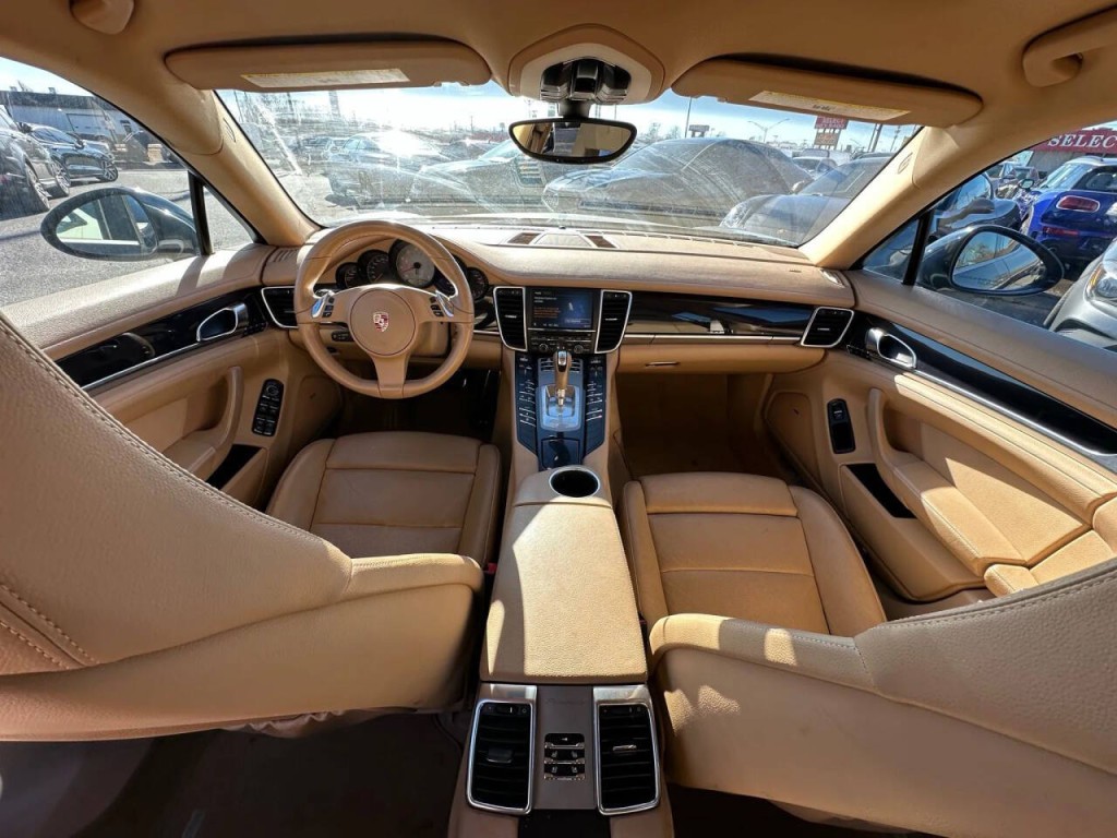 2010 Porsche Panamera Image 11