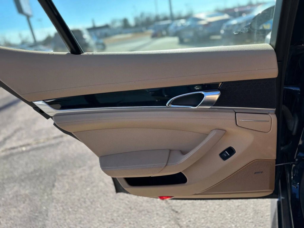 2010 Porsche Panamera Image 21