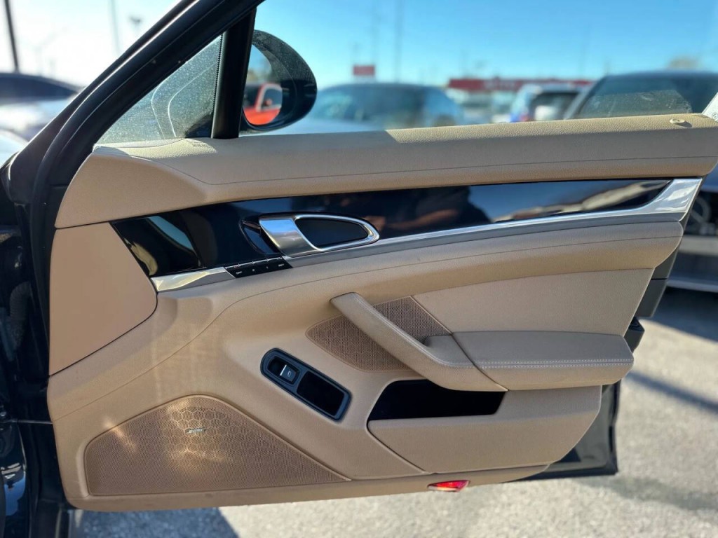 2010 Porsche Panamera Image 22