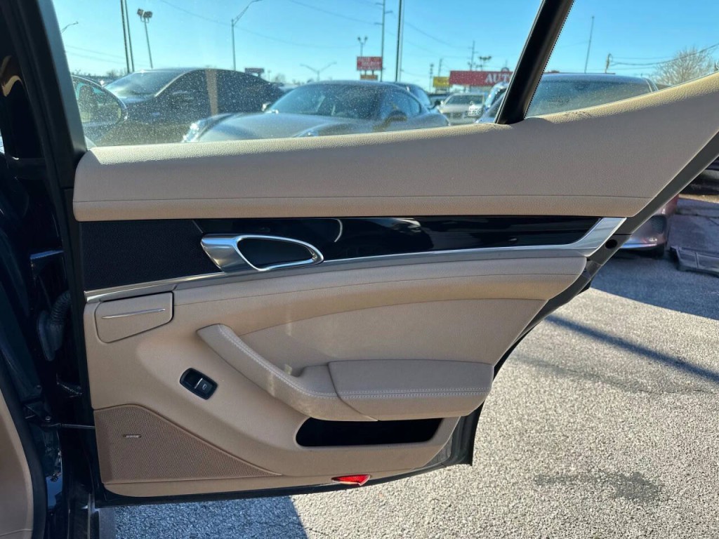 2010 Porsche Panamera Image 23