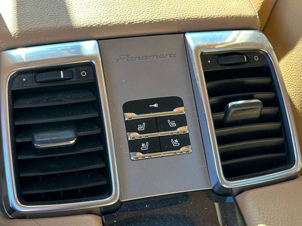 2010 Porsche Panamera Image 40