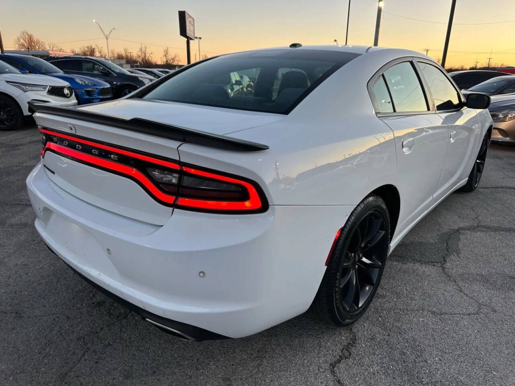 2018 Dodge Charger Image 32