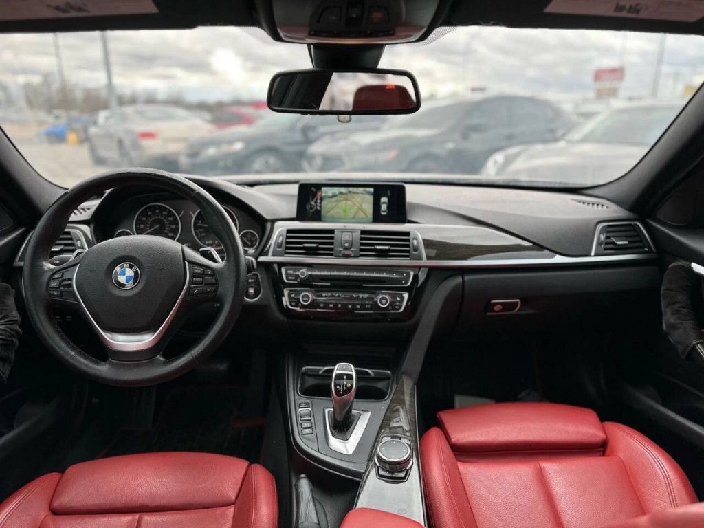 2016 BMW 3 Series Image 12
