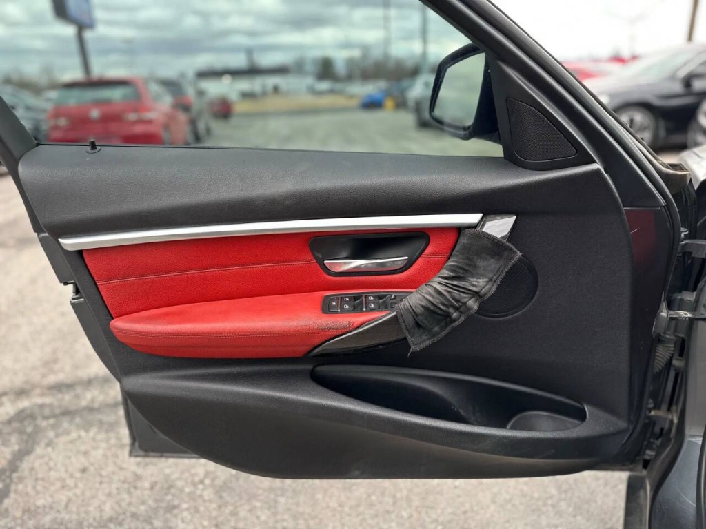 2016 BMW 3 Series Image 18