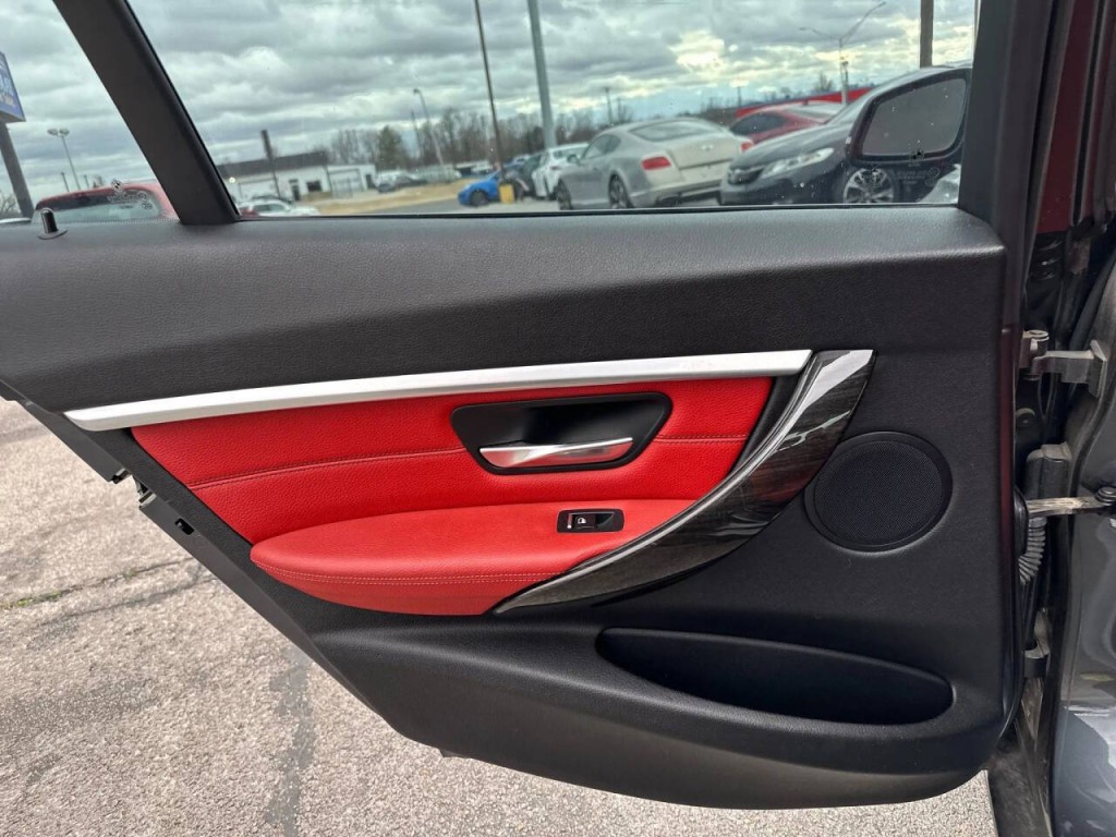 2016 BMW 3 Series Image 19
