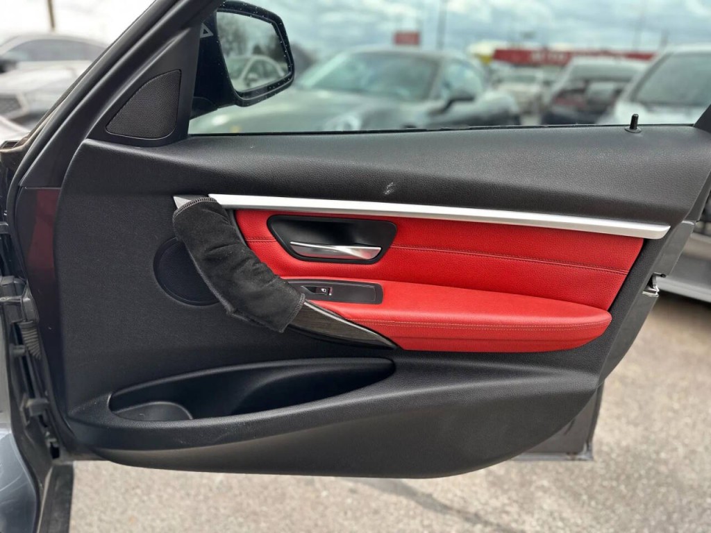 2016 BMW 3 Series Image 20