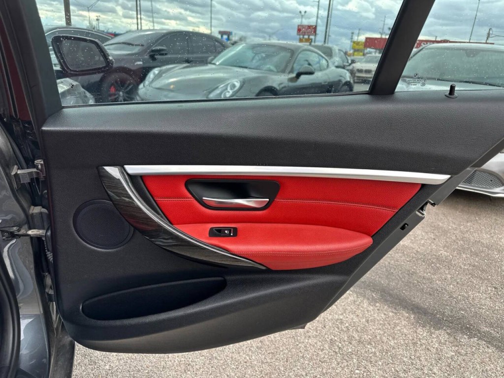 2016 BMW 3 Series Image 21