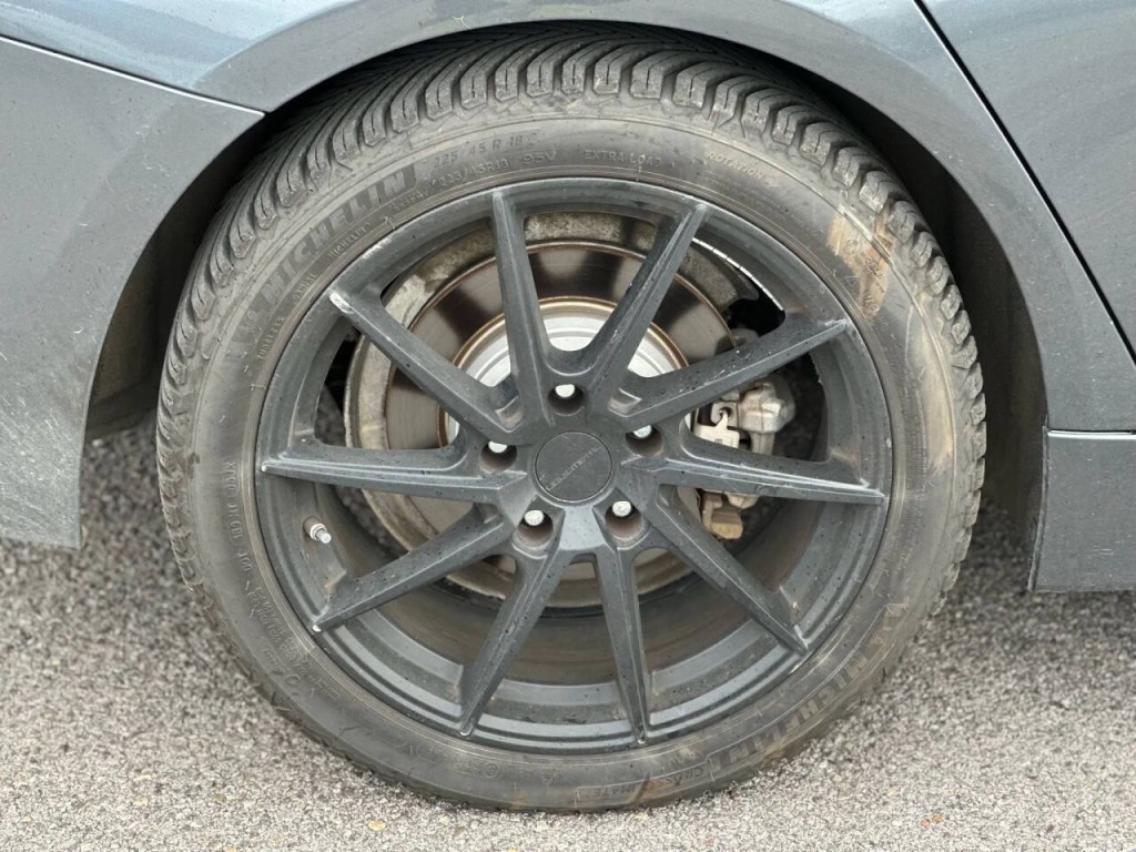 2016 BMW 3 Series Image 24