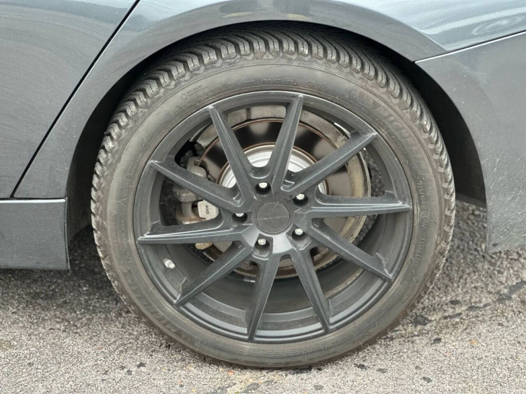 2016 BMW 3 Series Image 25