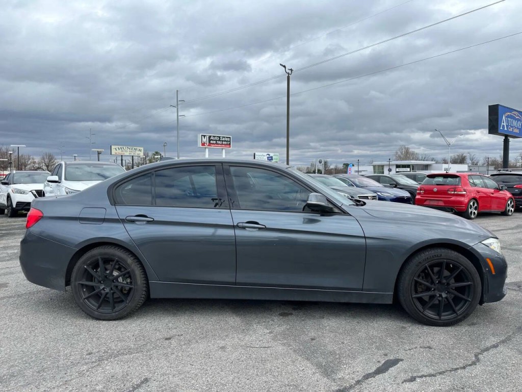 2016 BMW 3 Series Image 30
