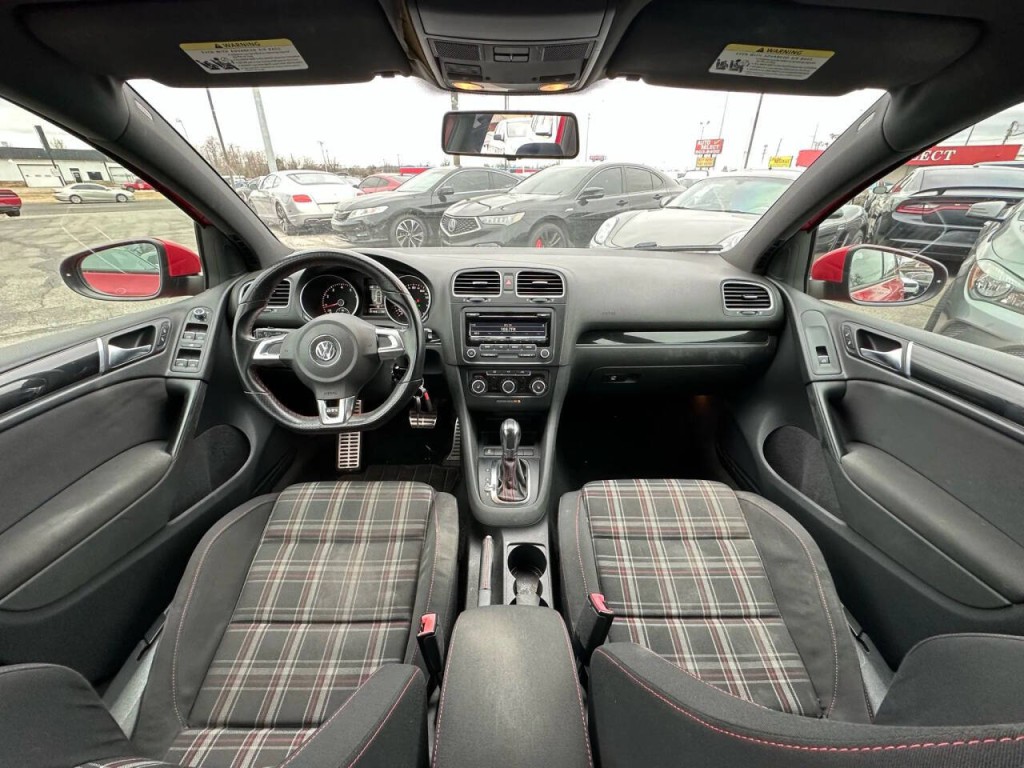 2013 Volkswagen GTI Image 2