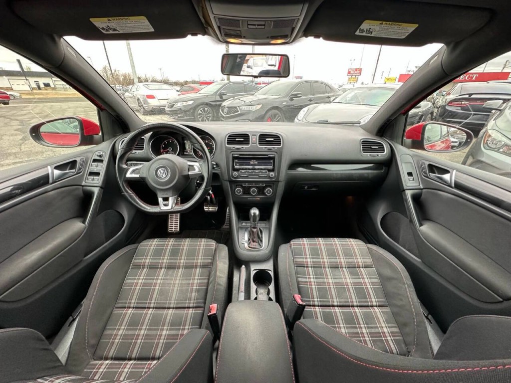 2013 Volkswagen GTI Image 11