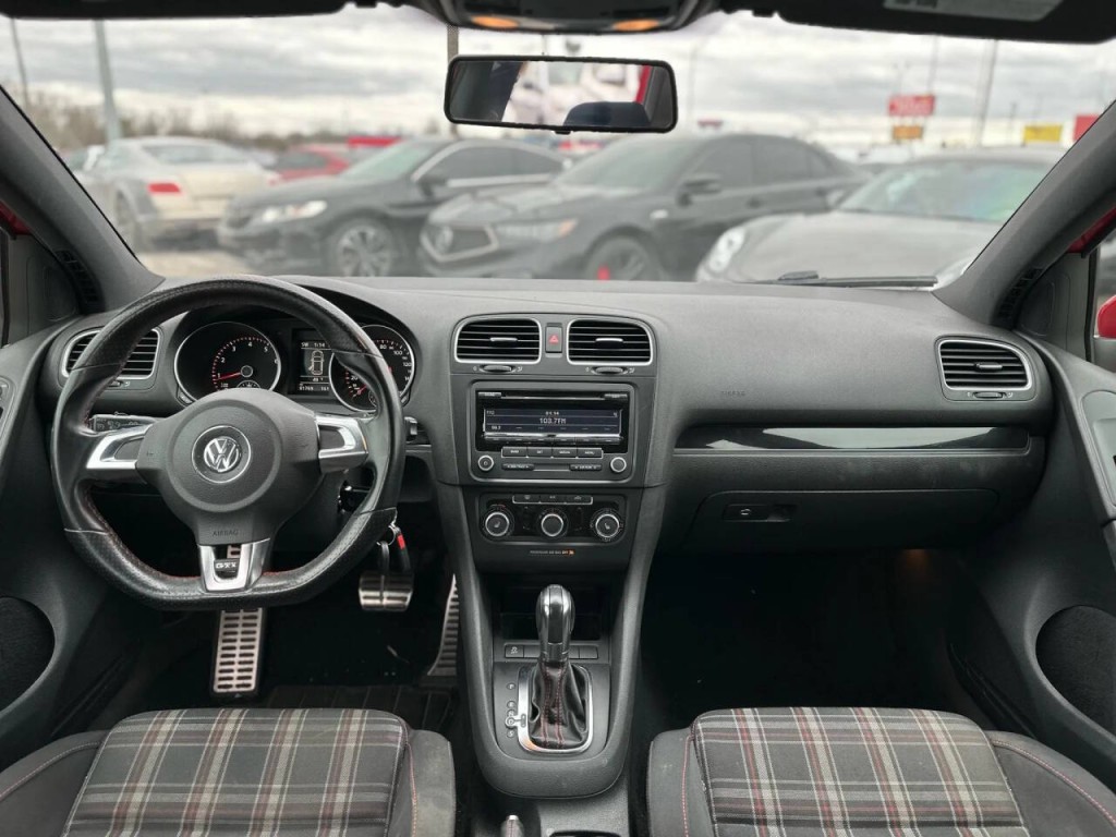 2013 Volkswagen GTI Image 12