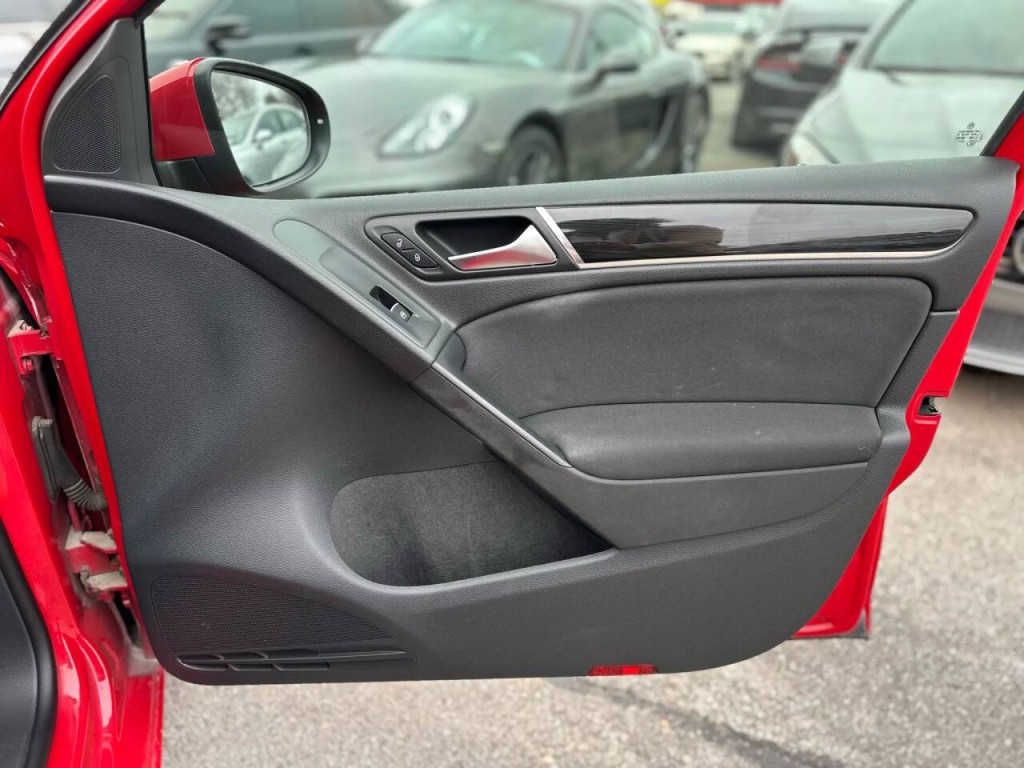 2013 Volkswagen GTI Image 22