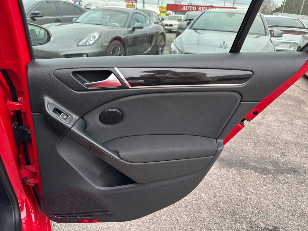 2013 Volkswagen GTI Image 23