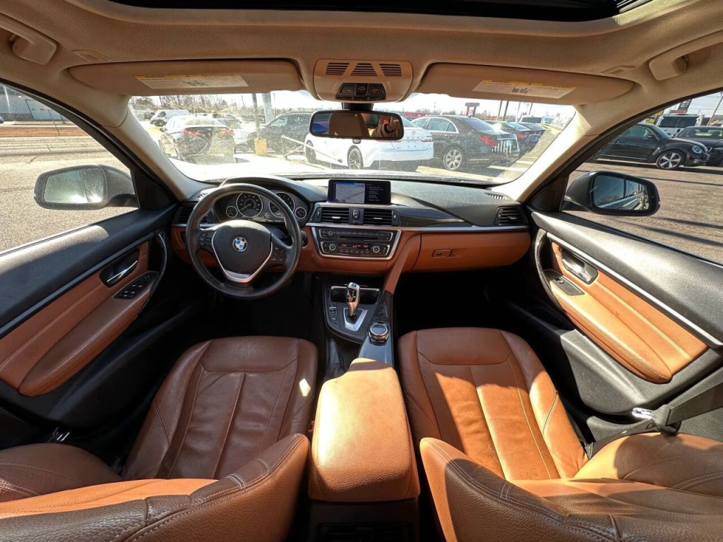 2014 BMW 3 Series Image 2