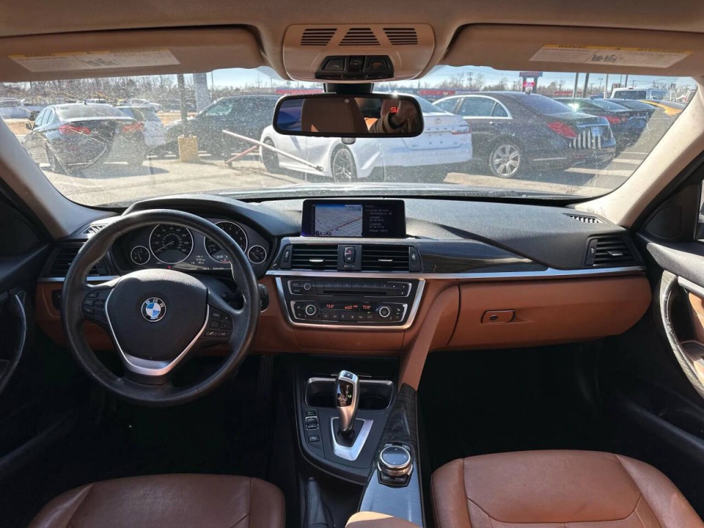 2014 BMW 3 Series Image 12